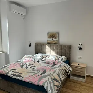 https://vila-21.hotels-in-tirana.com