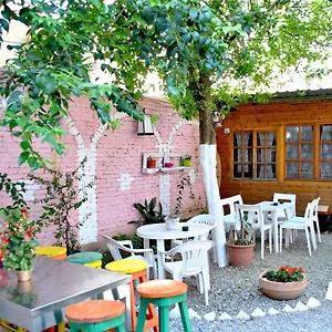 Zig Zag Albergue Tirana